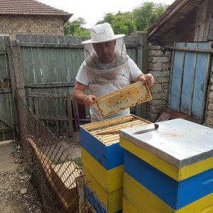 Натурален пчелен мед „Букет“ и чист пчелен восък – директно от пчелина 🍯🐝